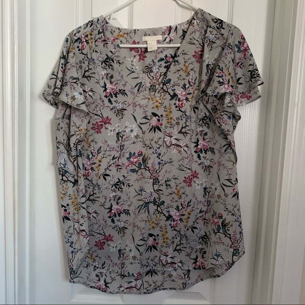 Floral blouse.